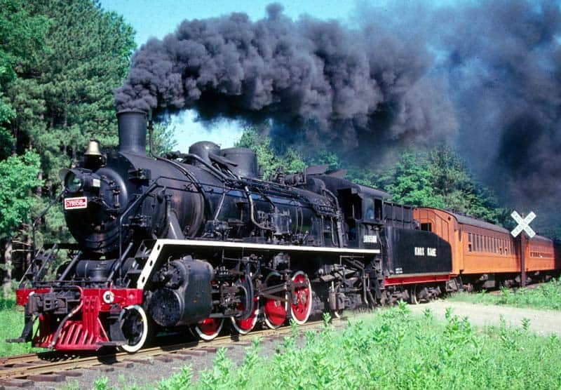 Valley Railroad #3025 operates a passenger trip on the Knox & Kane railroad.