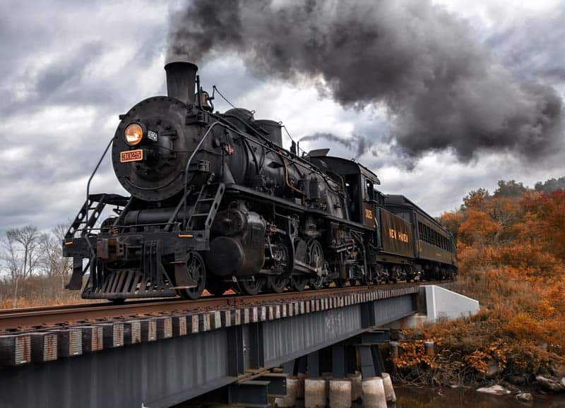 Valley Railroad #3025 steaming over a bridge in Connecticut.