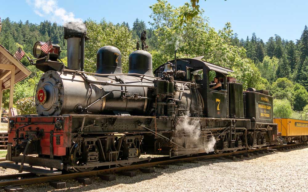 Rolling Camp #7, Sonora, steaming up on the Rolling Camp and Big Trees Railroad