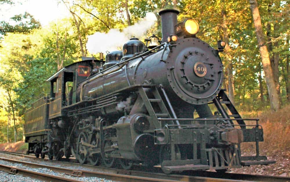 New Hope #40 steaming up the New Hope Railroad tracks