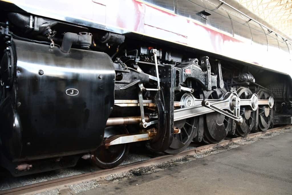 Class J locomotives had extremely large driving wheels to help with speed and safety