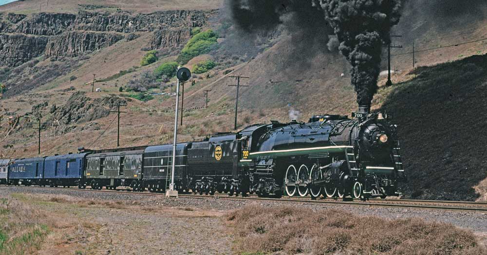 SP&S #700 rumbling through Avery, Washington