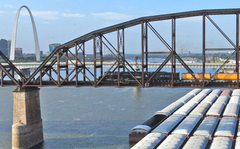 Big Boy 4014 crosses the Mississippi as she enters St. Louis on her 2021 tour.