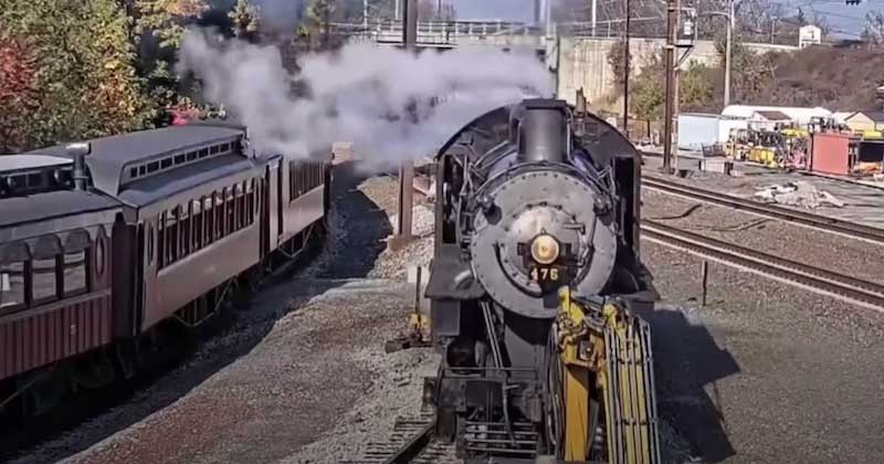 Oh No! Strasburg 475 Damaged in Accident! (Video) / News / News / Railpage